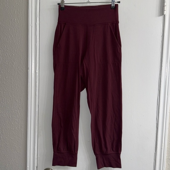 Lululemon Align High-Rise Cropped Jogger size 2
Mulled Wine - Picture 5 of 13